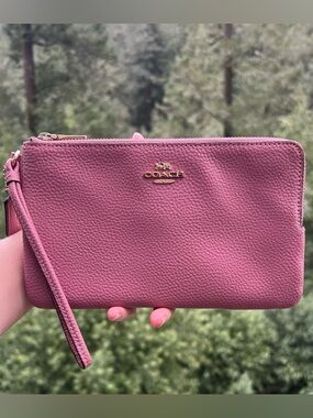 COACH Double Zip Phone Wallet Pink Pebbled Leather w Gold Hardware AUTHENTIC